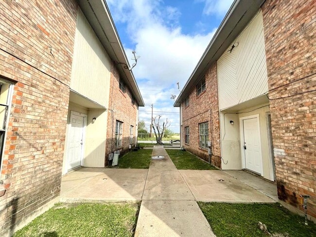 Photo - 712 E Sugarcane Dr