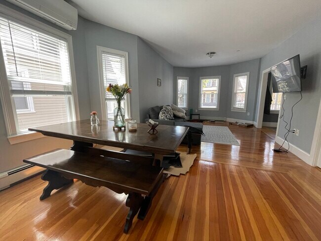 21-23-23 Marion Rd Unit 2