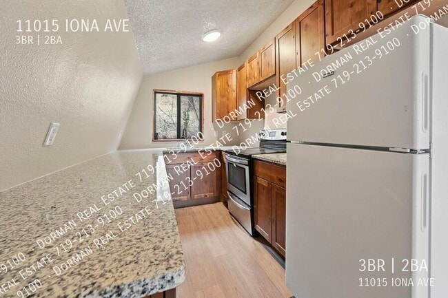 Photo - 11015 Iona Ave