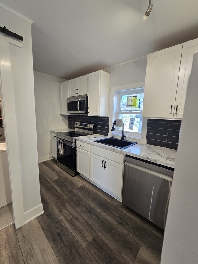 Photo - 246 W 14th St