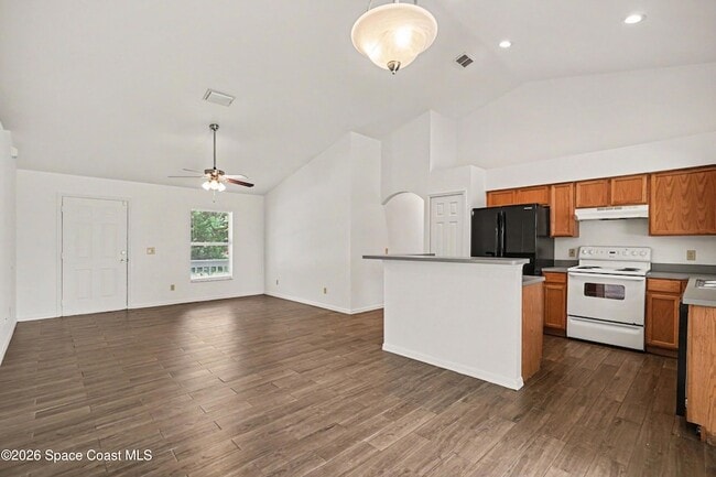 Photo - 934 Westport St SE