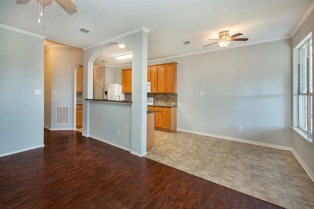 Photo - 406 Leameadow Dr