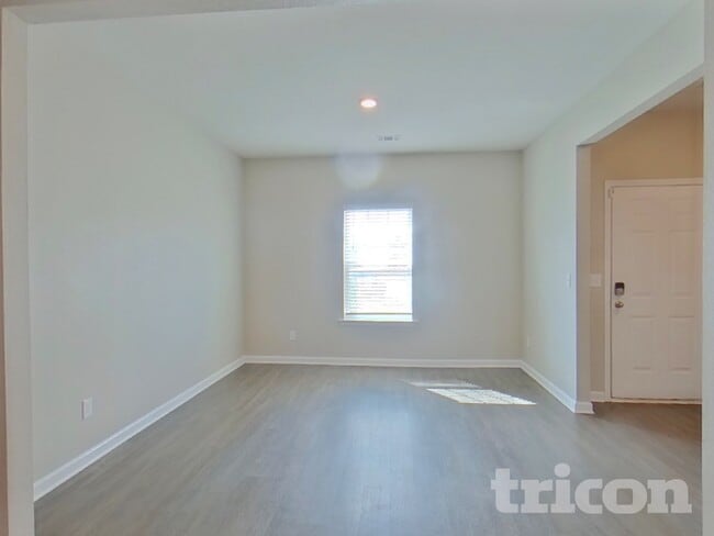 Photo - 1392 Deutz Dr