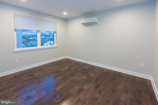 Photo - 1228-32 W College Ave Unit 5