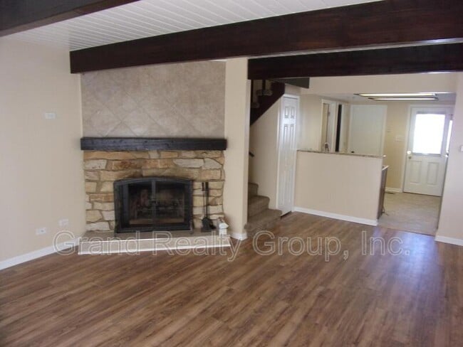 Photo - 337 Meadow Green Ln