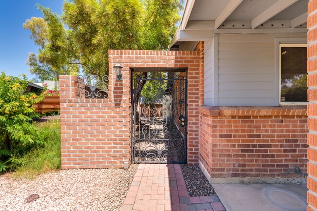 Photo - 2724 N Gill Ave