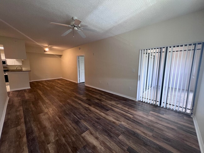 Building Photo - 2802 Sarento Pl Unit 302