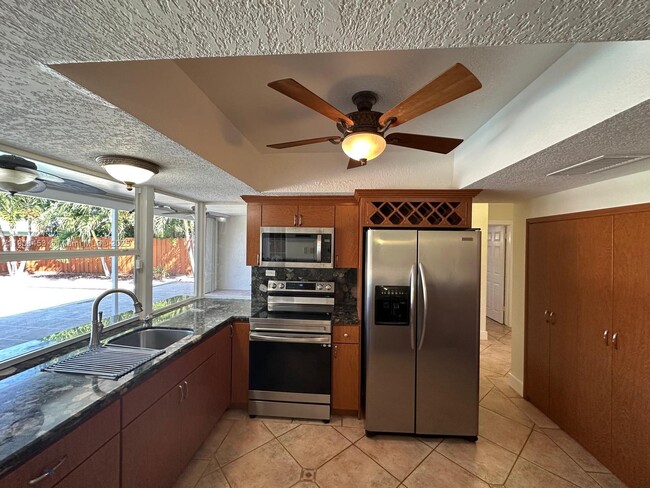 Photo - 515 NW 202nd Ter