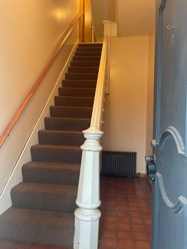 Photo - 837 E 6th St Unidad 837 East 6th Upstairs