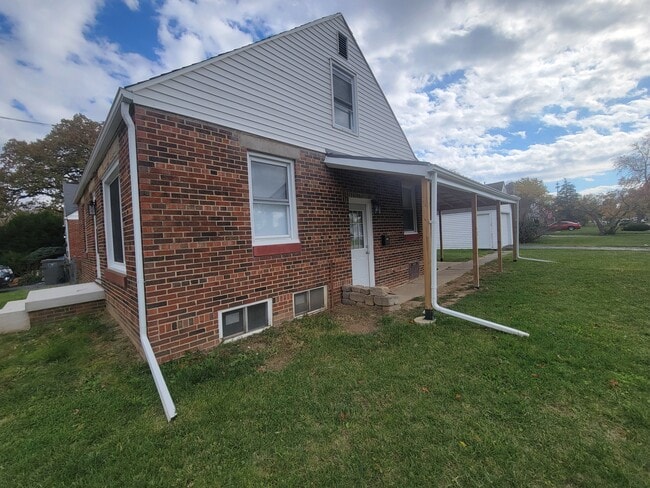 Photo - 2381 Lakewood Ave