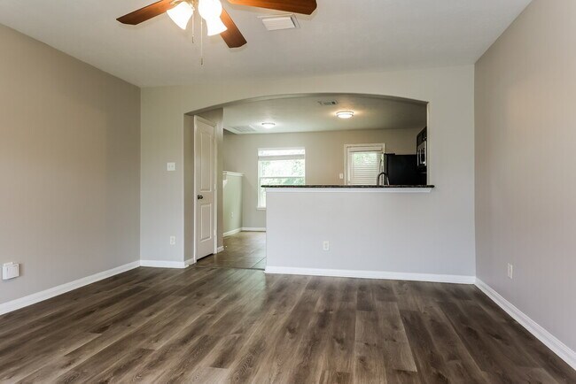 Photo - 261 Kellyn Ct