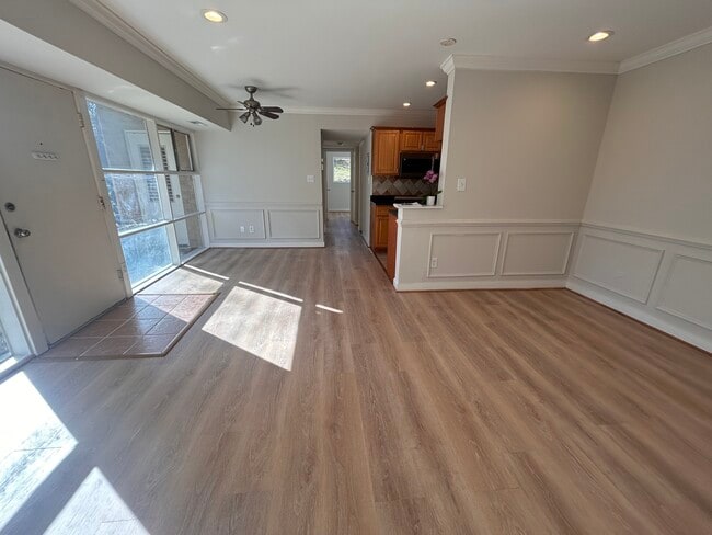 Building Photo - 4923 Americana Dr Unit 4923 T7