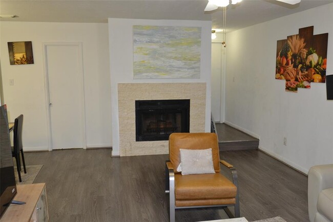 Photo - 2379 Briarwest Blvd Condominio Unidad 114