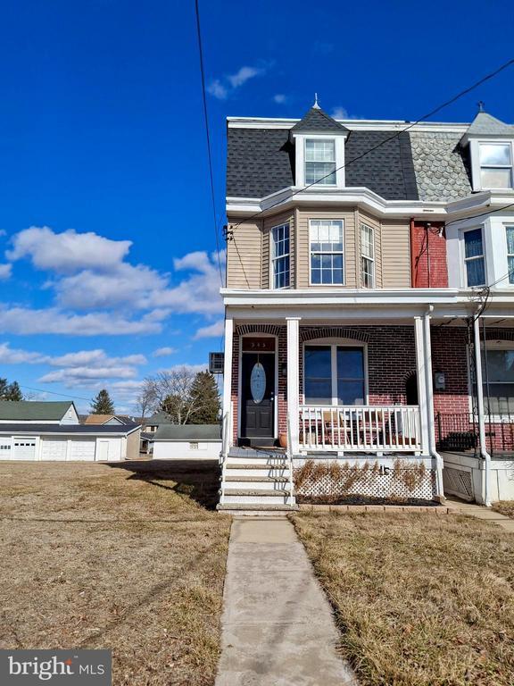 Photo - 545 Main St Townhome