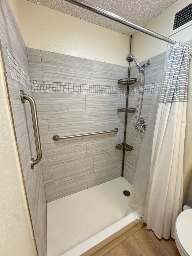 Photo - 1 Bed 1 Bath renovated with parking at Alo...