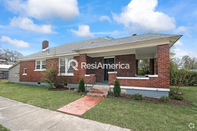 Building Photo - Classic Bungalow in a Convenient Location! Rental