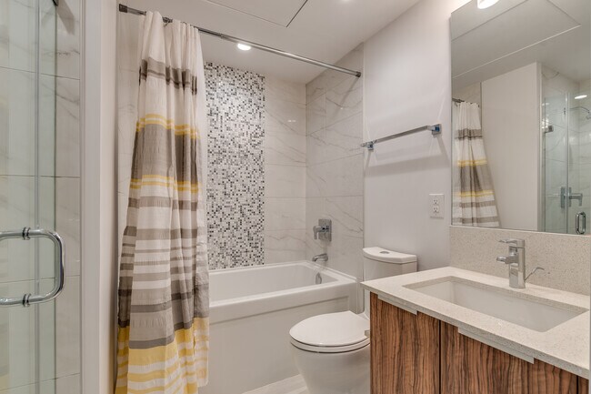 Photo - 1283 Howe St