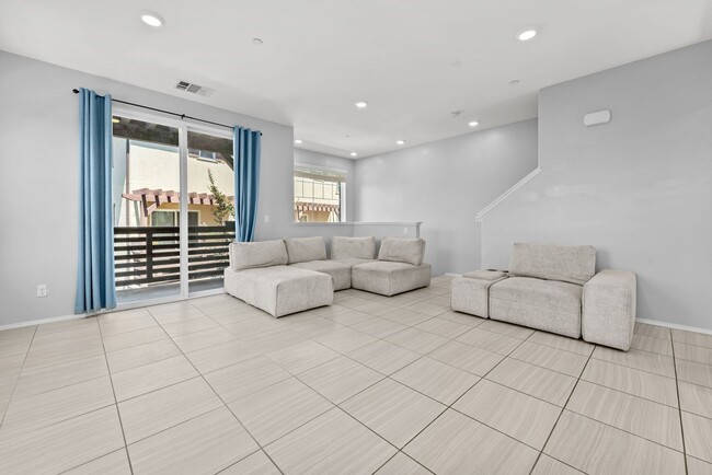 Photo - 2 Bedroom Townhome in the Lakepointe Community!