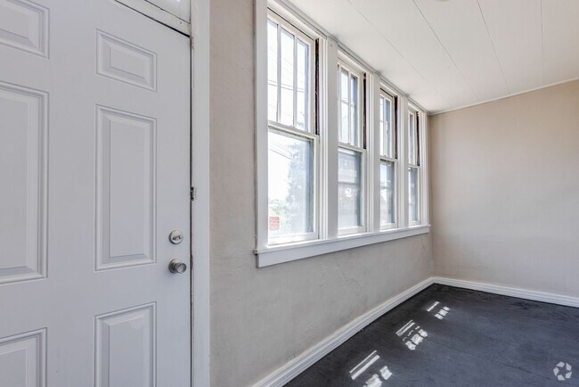 Building Photo - 126 Cologne St Unit Apt 1