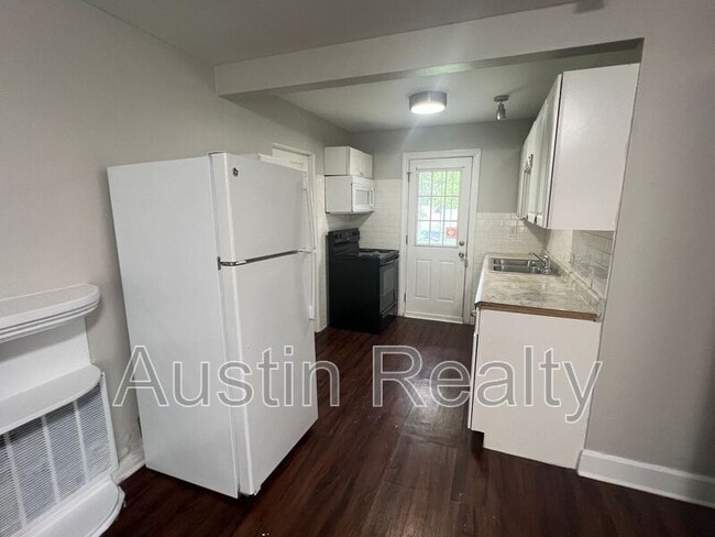 Photo - 8713 Maryknoll Ave