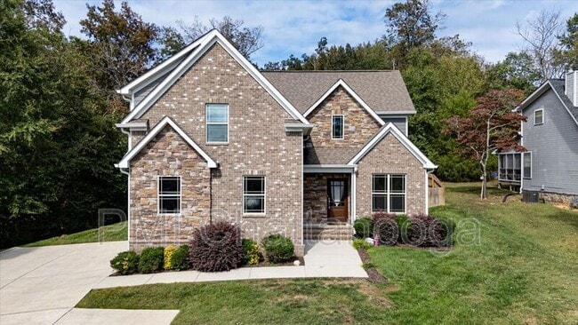 Photo - 8229 Pierpoint Dr