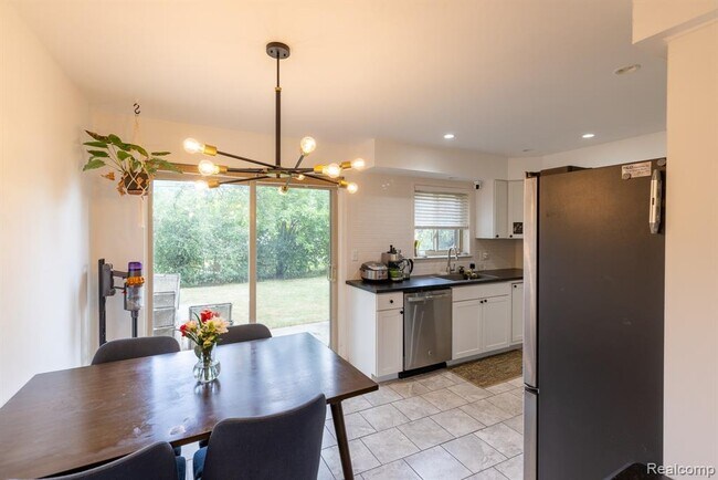 2857 Sherbourne Dr