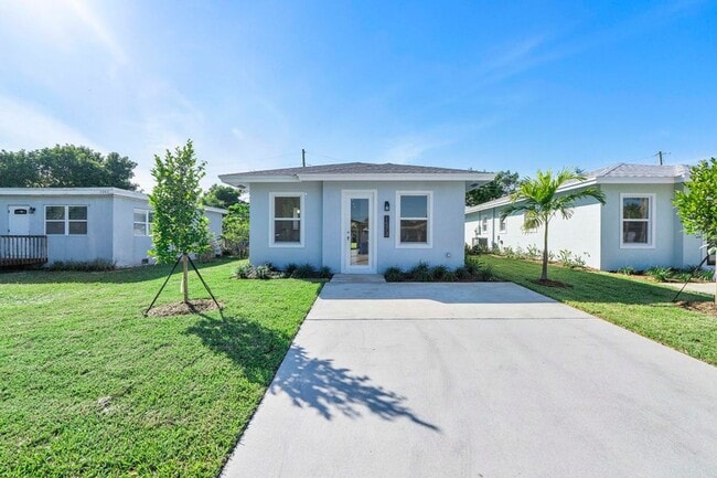 Photo - 1573 W 16th St