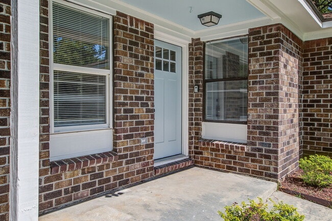 Building Photo - 114 Langley Dr