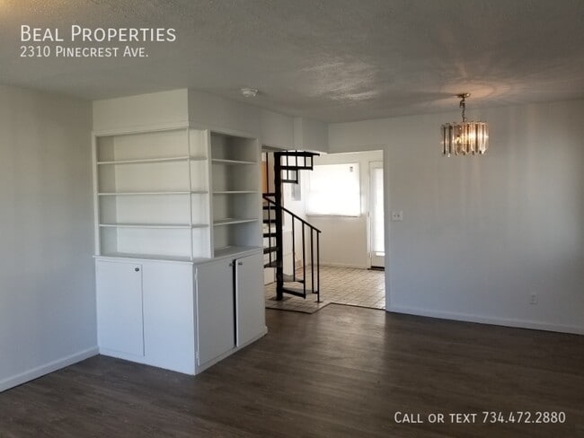 Photo - 2310 Pinecrest Ave