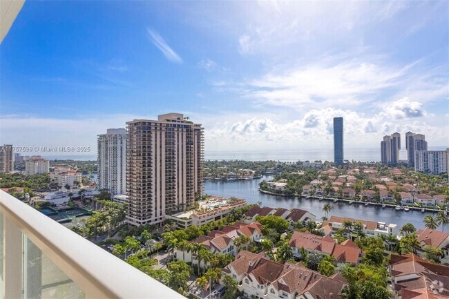 Building Photo - 19500 Turnberry Way Unit 20F Rental