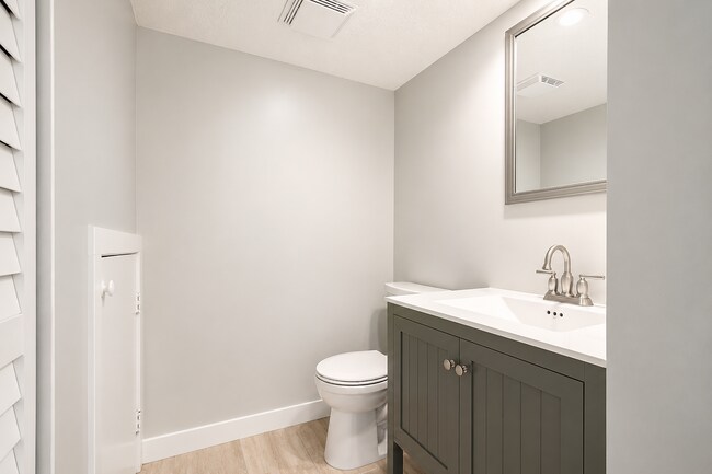 Photo - 825 Center St