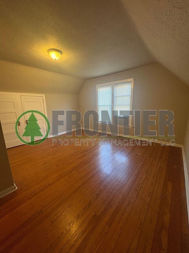 Photo - 3939 Magnolia Ave Unidad 3939 Magnolia Apt 2F