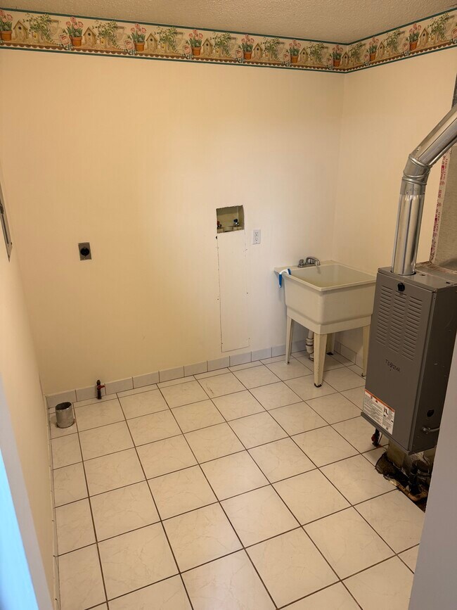 Photo - 8821 Sams Dr Unidad 8821 sams drive