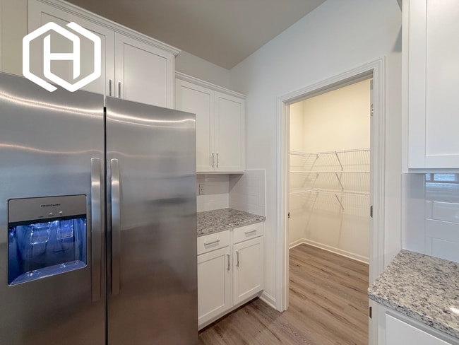 Photo - 2028 Eaton Pl