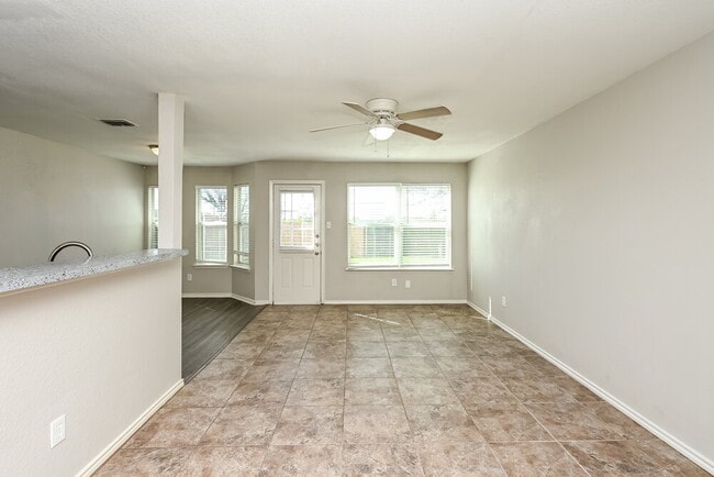 Photo - 1424 Pine Ln
