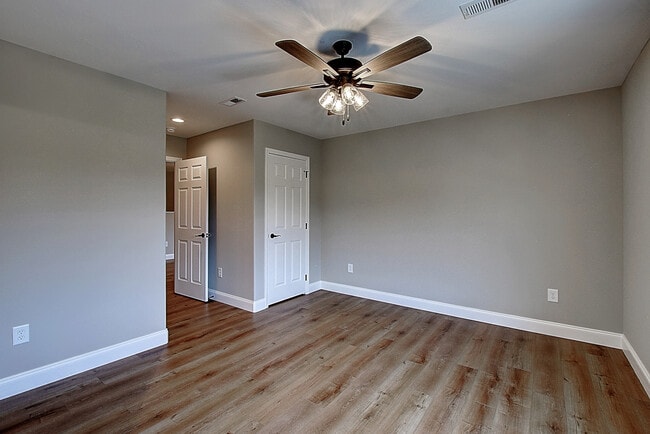 Photo - 2074 Haystack Cir