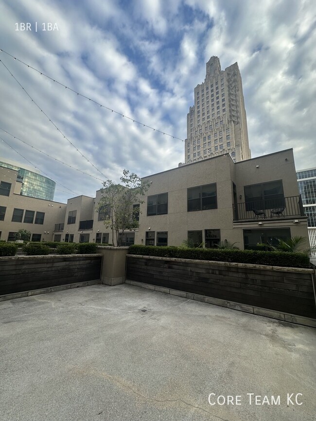 Building Photo - 1300 Baltimore Ave Unit 2402