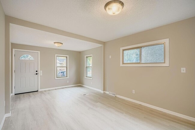 Photo - 4643 Emerson Ave N