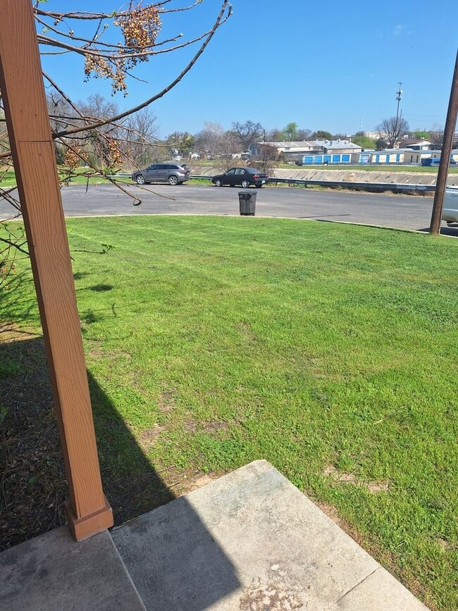 Photo - 2x1 Less Than $933 Big Yard, Pets OK