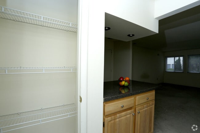 Studio - Closet