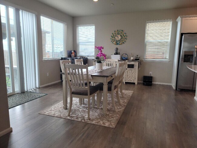 Photo - 4 Bedroom Home in Soundview Estates!