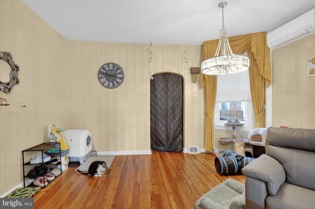 Photo - 3147 Edgemont St