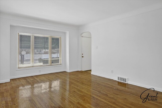 Photo - $1300 3 bedrooms