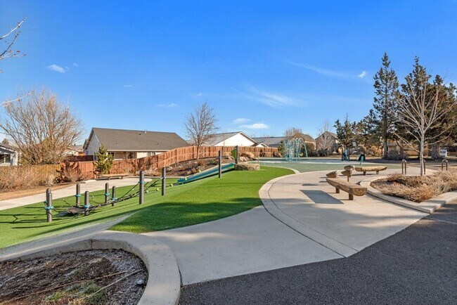 Photo - Beautiful townhome in Empire Crossing with mountain views!