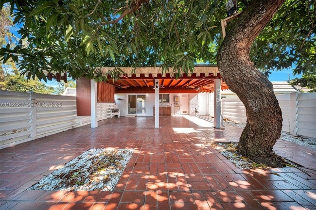 Photo - 7417 Twin Sabal Dr