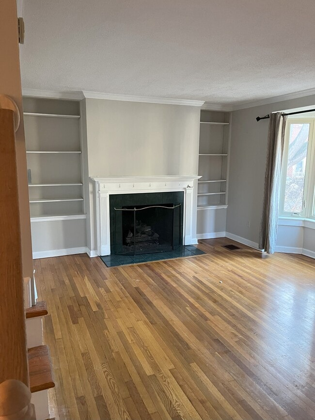 Building Photo - 1742 E Broad St Rental