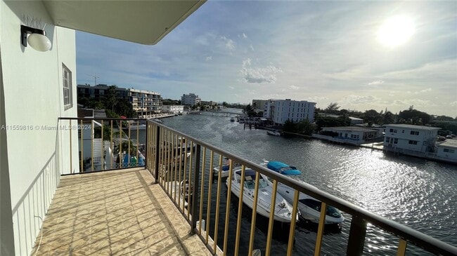 Photo - 8250 Byron Ave Unidad 401