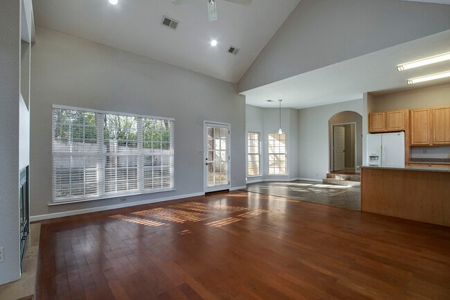 Photo - 110 Hillvale Ln