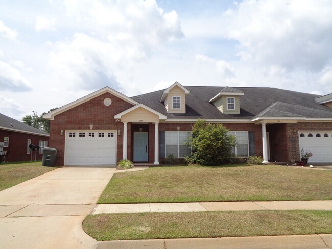 Cotton Creek Subdivision!!! New Living Roo... - Cotton Creek Subdivision!!! New Living Roo... Casa Adosada