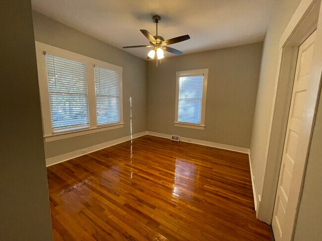 Building Photo - 2017 18th Ave Rental